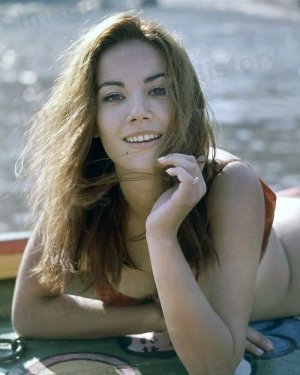 Claudine Auger -85c854f4340e489bf123ba594c00e562 Aa83bf3a.jpg