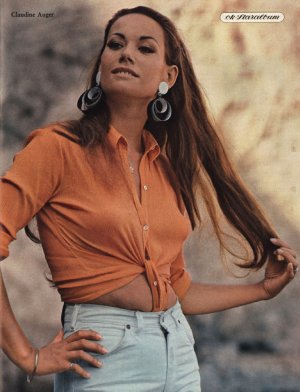 Claudine Auger -ce83f82f13eeffd1252136c4f9a7af44 451a5ba9.jpg