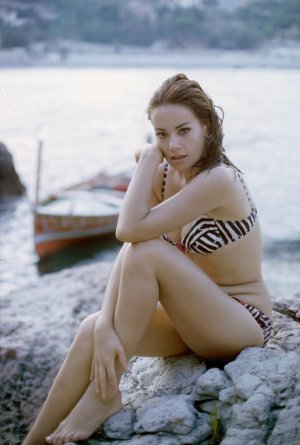 Claudine Auger -eaa8d92af5901fb3448c262d89d67781 8c23ecba.jpg