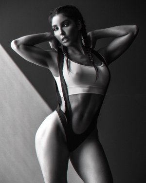 Melissa Molinaro (32).jpg