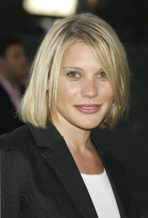 Katee_Sackhoff___a8c2f_kateecandid08.jpg