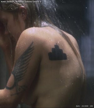 Katee_Sackhoff_-_BSG_s4_-_DeVo950.jpg