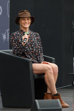 Katee-Sackhoff-HQCelebrities.com (222).jpg