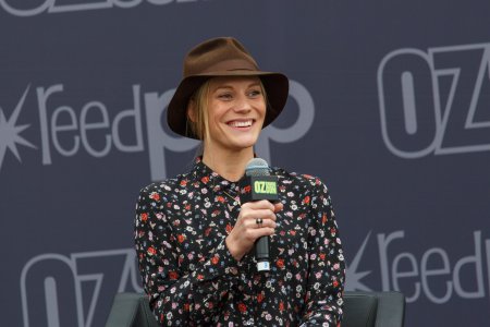 Katee-Sackhoff-HQCelebrities.com (300).jpg