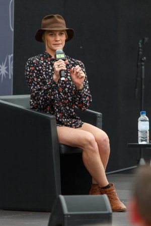 Katee-Sackhoff-HQCelebrities.com (309).jpg