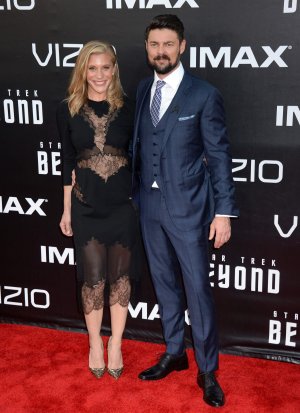 Katee-Sackhoff-HQCelebrities.com (316).jpg