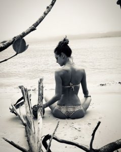 Alessandra Ambrosio Inst new 2 thefappeningblog.com.jpg