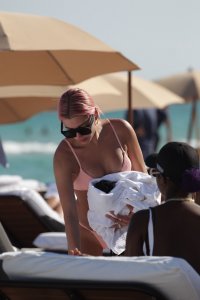 Hailey Baldwin Sexy 16 - The Fappening Blog.jpg