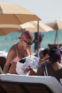 Hailey Baldwin Sexy 18 - The Fappening Blog.jpg