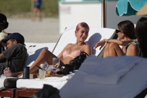 Hailey Baldwin Sexy 22 - The Fappening Blog.jpg