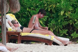 Rebecca Romijn Sexy 6 - The Fappening Blog.jpg