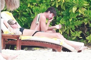 Rebecca Romijn Sexy 10 - The Fappening Blog.jpg