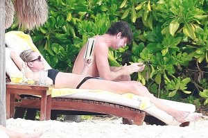 Rebecca Romijn Sexy 11 - The Fappening Blog.jpg