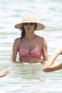 Alessandra Ambrosio 72 - The Fappening Blog.jpg