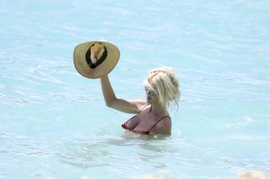 Victoria Silvstedt 15 - The Fappening Blog.jpg