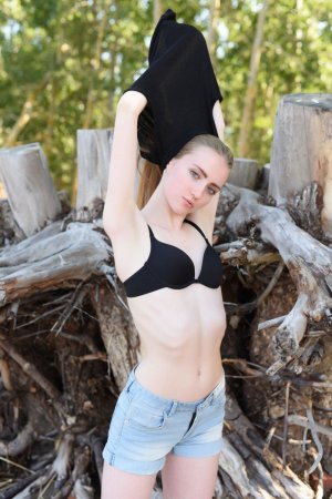 0003-03 thefappeningblog.com.jpg