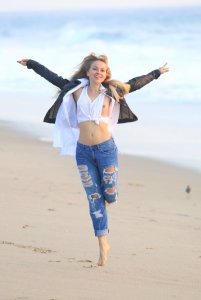 Ellen Alexander Sexy Topless 4 - The Fappening Blog.jpg