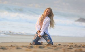 Ellen Alexander Sexy Topless 21 - The Fappening Blog.jpg