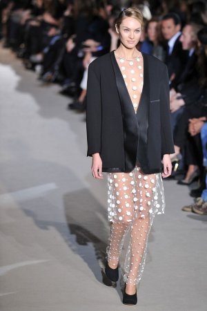 Candice-Swanepoel-See-Thru-To-Nipples-At-Stella-McCartney-Fashion-Show-In-Paris-05.jpg