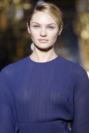 Candice-Swanepoel-See-Thru-To-Nipples-At-Stella-McCartney-Fashion-Show-In-Paris-02.jpg