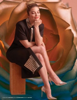 740full-annie-murphy (3).jpg