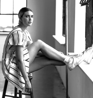 740full-sophie-nelisse (11).jpg