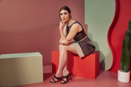 1118full-sophie-nelisse (1).jpg