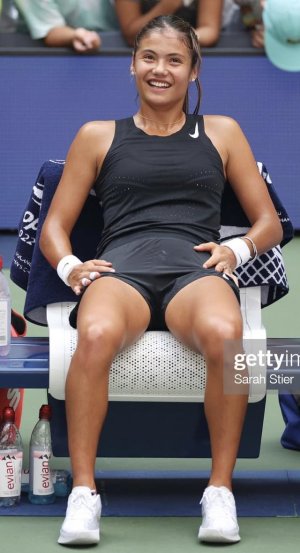 emma-raducanu-sexy-legs-v0-dq34vzakejeb1.jpg