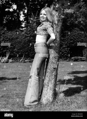 actress-sally-thomsett-seen-here-at-her-beautiful-thames-side-home-B56NDN.jpg