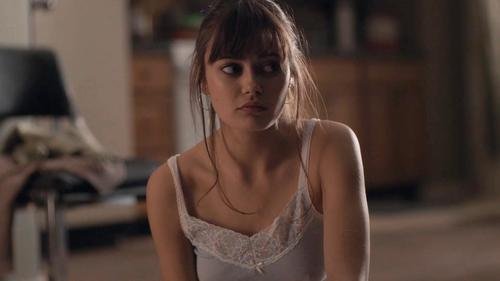 Ella Purnell - Sweetbitter - S01E06_3-500.jpg