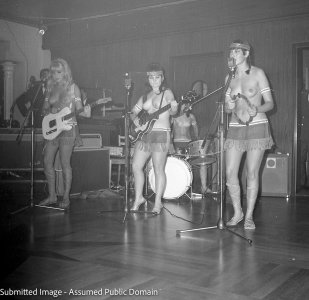 the-ladybirds-opptrer-i-bergen--the-ladybirds-performing-in-bergen-norway-1968_4986908972_o.jpg