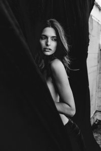 Elisabeth Giolito Topless 1 - The Fappening Blog.jpg