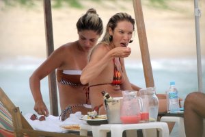 Candice Swanepoel & Doutzen Kroes Sexy 19 - The Fappening Blog.jpg