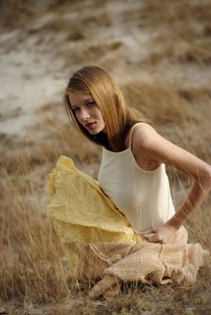 valentine-a-presenting-valentine-06 thefappeningblog.com.jpg