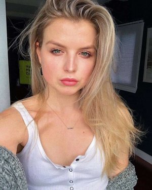 Anna Grace Barlow (2).jpeg