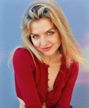 Anna Grace Barlow (5).jpeg