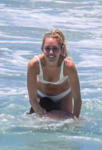 Miley Cyrus 18 - The Fappening Blog.jpg
