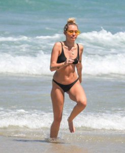 Miley Cyrus  Sexy 11 - The Fappening Blog.jpg