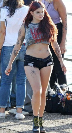 Ariel Winter 003 725.jpg