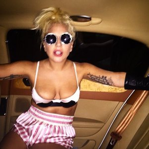 Lady-Gaga-Cleavage-1.jpg