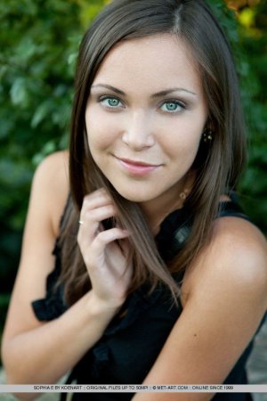 sophia-e-trixy-01 thefappeningblog.com.jpg