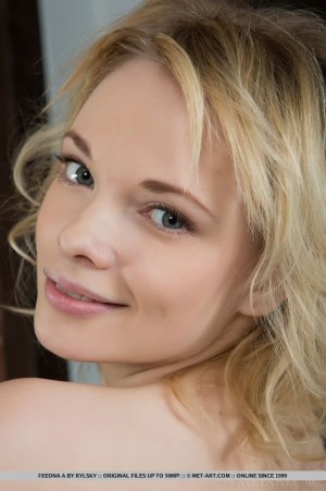 feeona-a-eparla-14 thefappeningblog.com.jpg