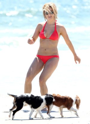 Julianne_Hough_Bikini007.jpg
