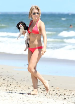 Julianne_Hough_Bikini002.jpg