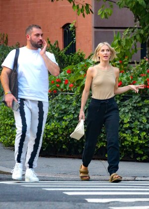 Julianne_Hough_out_in_New_York_City_08-14-2024__11_.jpg
