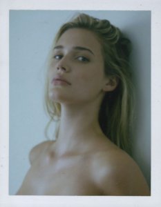 Noel Berry Topless 1 - The Fappening Blog.jpg