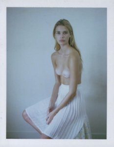 Noel Berry Topless 2 - The Fappening Blog.jpg