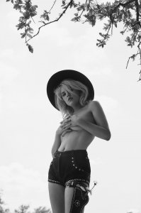 Ashley Smith Sexy & Topless 5 - The Fappening Blog.jpg