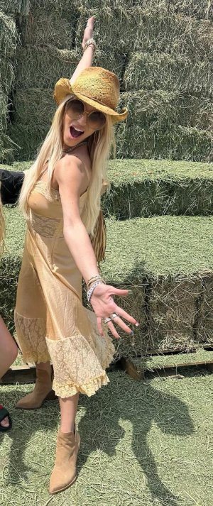 jessicasimpson-20230512-0002_2.jpg