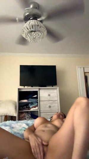 Onlyfans - Theladyleanne - two vaginas.mp4_002015165.jpg